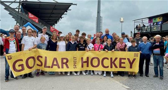 Eine große Delegation des Goslarer HC 09 verfolgt die Endspiele der Hockey-Europameisterschaften in Mönchengladbach. Foto: Privat