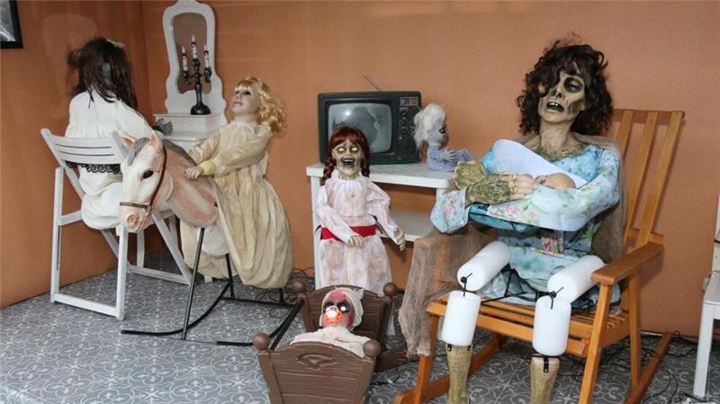 Gänsehaut-Garantie in Rhüden mit allerhand gruseligen Gestalten Eine gruselige Familienidylle verspricht der Blick ins Kinderzimmer.