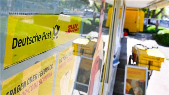 Eine gute alte Postfiliale, in der es Briefmarken zu kaufen gibt und Pakete aufgegeben werden können.