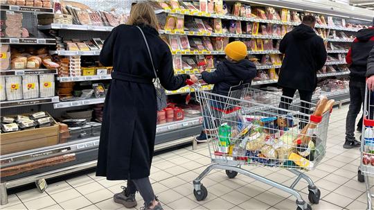 Eine höhere Mehrwertsteuer macht für russische Verbraucher den Einkauf teurer. (Archivbild)