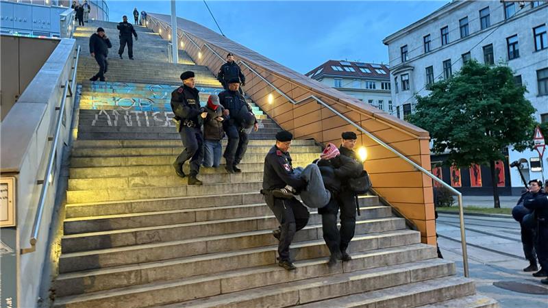 Eine kleine Gruppe von Aktivisten sorgte für einen größeren Polizeieinsatz.