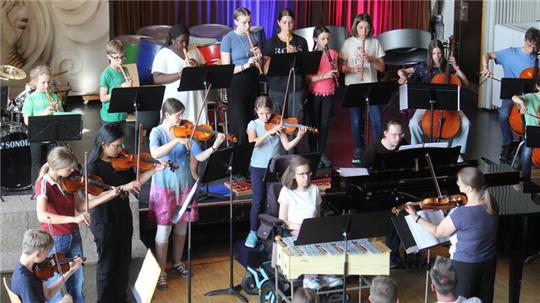 Eine musikalische Reise über die Moldau macht das RKS-Orchester.