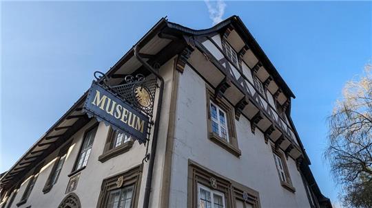 Eine neue Sonderausstellung im Goslarer Museum befasst sich mit dem Thema „Teekultur und Bürgerlichkeit im 19. Jahrhundert“.