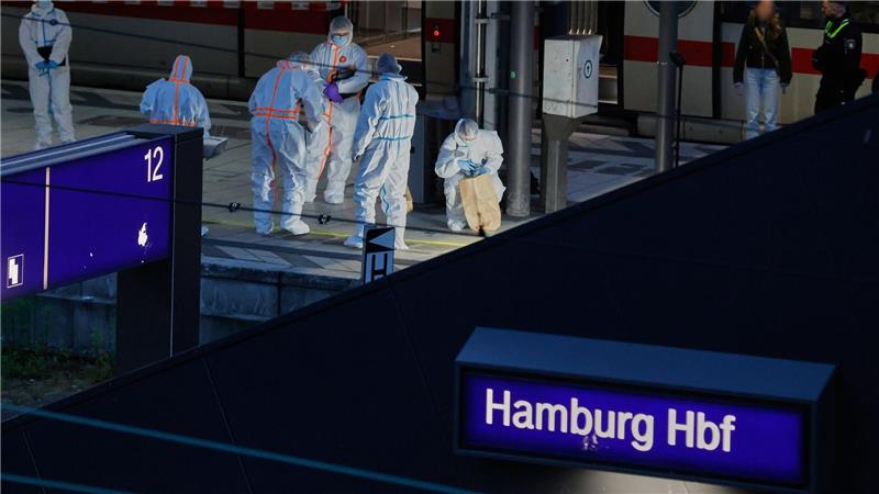 Staatsanwaltschaft: Frau soll nach Angriff in Psychiatrie Eine offenbar psychisch kranke Frau räumte die Tat gegenüber dem Haftrichter ein. (Archivbild)