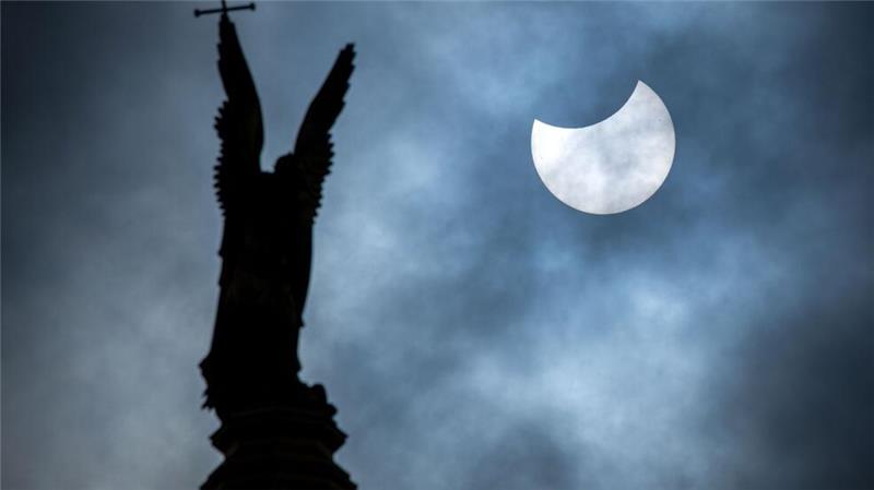 Astronomische Jahresvorschau - Sonne, Mond und Sterne 2025 Eine partielle Sonnenfinsternis ist am 29. März in den Vormittagsstunden beobachtbar. (Symbolbild)