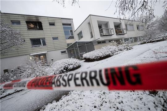 Eine psychisch erkrankte Frau verursachte einen  Brand in einem Pflegeheim - mit fatalen Folgen.