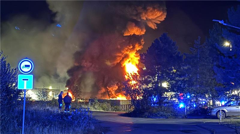 Wieso hat es wieder gebrannt, und wie giftig war der Rauch? Eine riesige Rauchwolke steht über dem Brand. Wie giftig ist der Qualm?