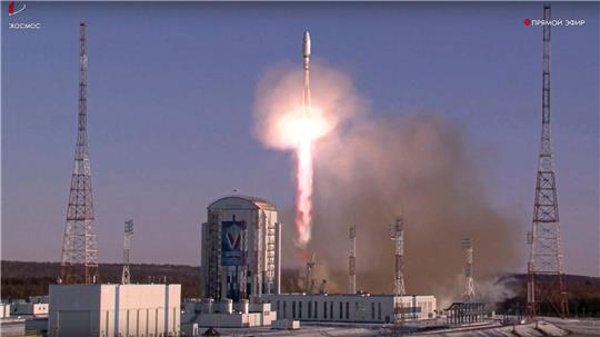 Eine russische Rakete hebt in den Weltraum ab. (Archivbild)