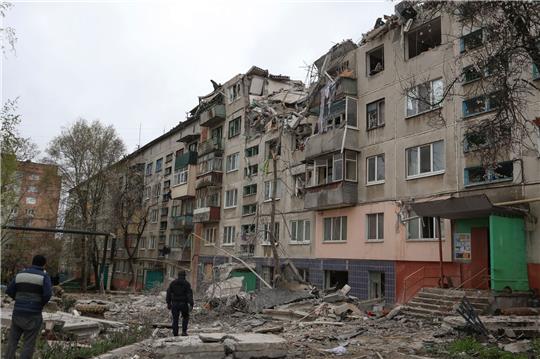 Eine russische Rakete ist in ein Wohngebiet in Slowjansk eingeschlagen.