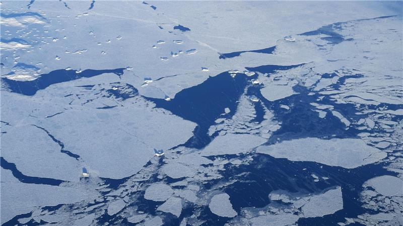 Zweitwärmster März in Europa seit Messbeginn Eine teils zugefrorene Fjordlandschaft in Grönland (Illustration).