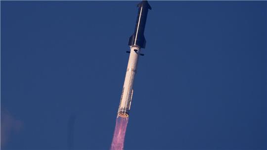 Eine überarbeitete Version der Riesen-Rakete hat einen zwölften Testflug absolviert. 