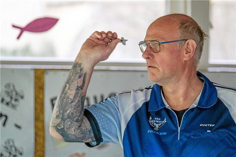 Wahnsinn! Jerstedter Falken werfen Bundesligisten raus Eine überragende Vorstellung liefert Dieter Heibei, der Salzgitters Nationalspieler Nico Schunke mit 3:0 schlägt und damit maßgeblich zum Sieg der Jerstedter Falken gegen die Lumberjacks beiträgt. Foto: Drechsler