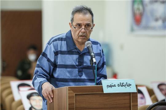 Eine undatierte Aufnahme zeigt den Deutsch-Iraner Djamshid Sharmahd in einem Teheraner Revolutionsgericht.