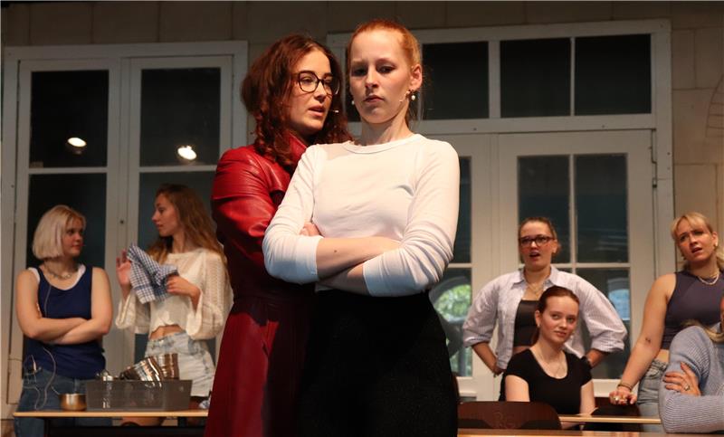 Bühnenreif bringt neues Musical in die Schlosserei am Rammelsberg Eine verurteilte Mafia-Braut im schicken Mantel kennt sich mit Machtspielen aus, aber bei dieser Aufseherin stößt sie auf Granit.