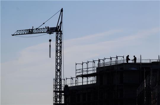 Eine Baustelle in Hannover. Auch abseits von München oder Frankfurt hat die Rentabilitätsschwelle eine vor wenigen Jahren kaum vorstellbare Höhe erreicht.