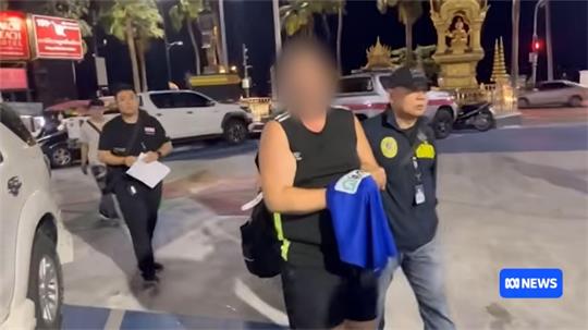 Einem Australier wird in Thailand der Mord an einer 17-Jährigen vorgeworfen. Ihre Leiche soll er in einem Koffer abgelegt haben.