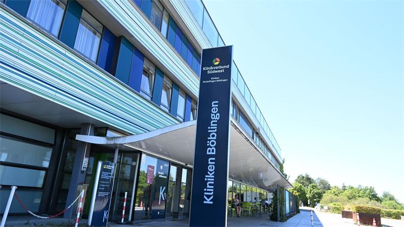 Einem Polizeisprecher zufolge war das Frühgeborene mit einem Gewicht von unter einem Kilogramm in der Klinik auf die Welt gekommen und dann verstorben.