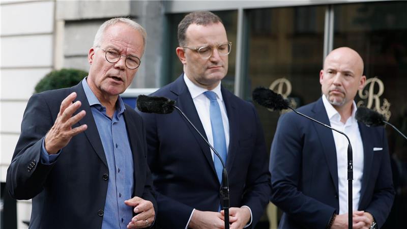 Merz will fünf Milliarden beim Bürgergeld sparen Einen „Geist der Gemeinsamkeiten“ haben die Fraktionschefs Matthias Miersch (SPD, l-r), Jens Spahn (CDU) und Alexander Hoffmann (CSU) bei ihrer Tagung Ende August in Würzburg beschworen (Foto: Archiv).
