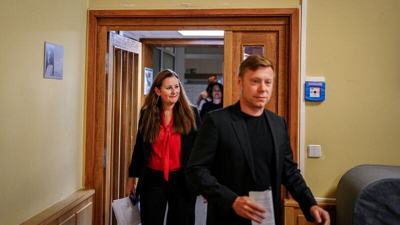 Linken-Chefs üben Selbstkritik nach Rückzugsankündigung Einen Grund für die Krise ihrer Partei sehen die beiden Linken-Politiker auch in der Zerstrittenheit.