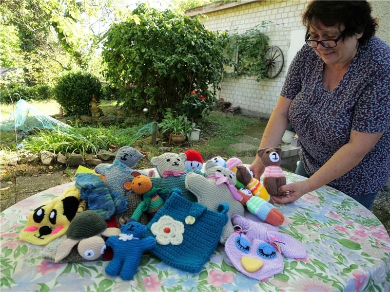 In Bad Harzburg startet die Weihnachtspäckchen-Sammlung Einen Schwung selbst gemachter Sachen hat Gudrun Reinecke bereits. Auf weitere Gaben zählt sie im Laufe der nächsten Wochen. Sie sammelt für „Weihnachten im Schuhkarton“. Fotos: Potthast