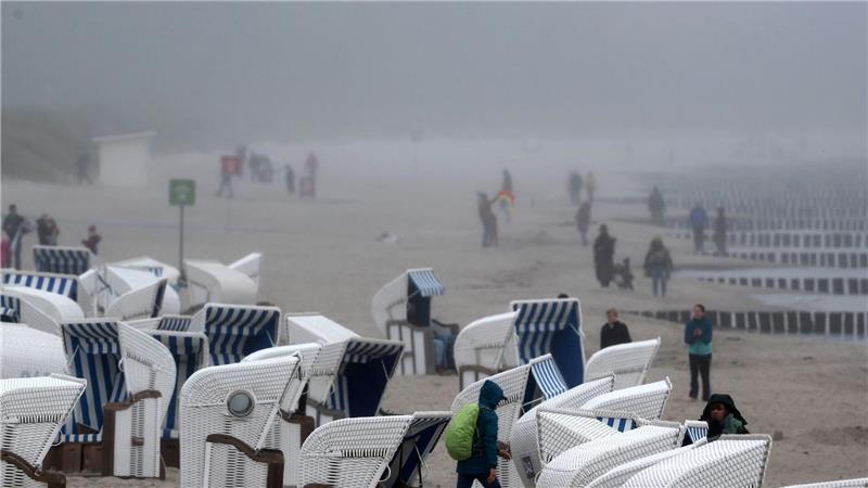 Spanier über Deutschland: Effizient, aber unsympathisch Einen Strandurlaub stellen sich Spanier entschieden anders vor. (Archivbild)