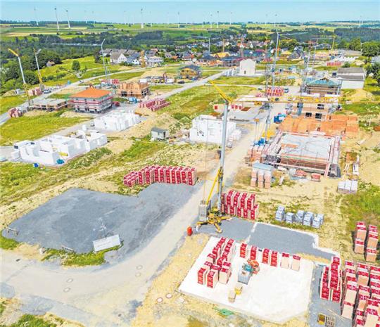 Einen Teil des Baukredits mittels Sondertilgung vorzeitig zurückzahlen oder nicht? Vor dieser Frage stehen derzeit viele Immobilienbesitzer. Foto: Jochen Tack/picture alliance