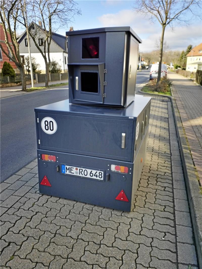 Einen solchen Blitzanhänger setzt der Landkreis Goslar ein, um den Verkehr zu überwachen.  Foto: Landkreis