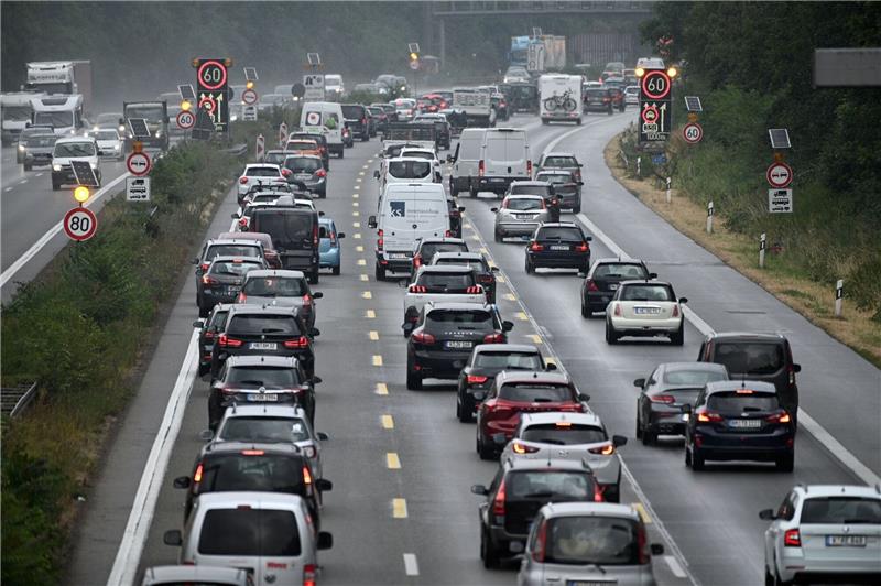 Umfrage: Mehrheit will Auto unter 30.000 Euro Einer Umfrage zufolge ist der Preis beim Autokauf für eine Mehrheit das wichtigste Kriterium.