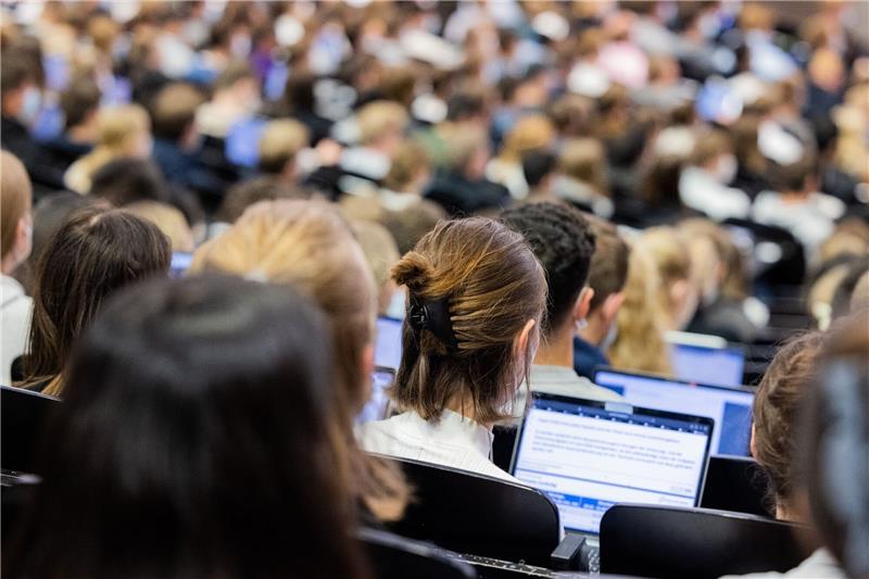 Umfrage: Mehr Studierende klagen über Gesundheitsprobleme Einer Umfrage zufolge waren 68 Prozent der Studierenden innerhalb der vergangenen zwölf Monate oder aktuell «durch Stress erschöpft».