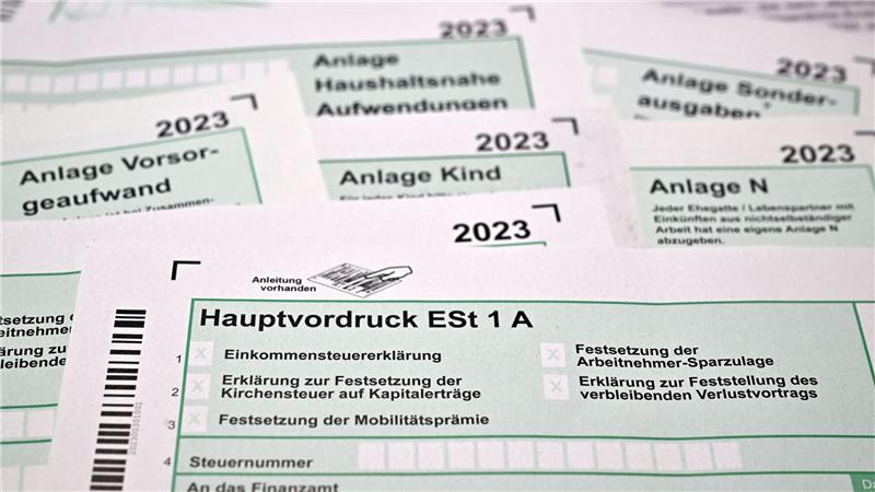 Einer ausgewählten Gruppe von Steuerpflichtigen schickt das Finanzamt Kassel einen Vorschlag für die Steuererklärung (Symbolbild). 
