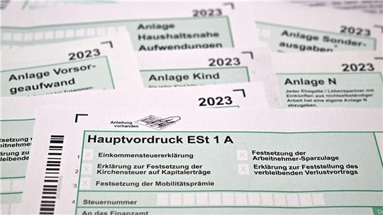 Einer ausgewählten Gruppe von Steuerpflichtigen schickt das Finanzamt Kassel einen Vorschlag für die Steuererklärung (Symbolbild). 