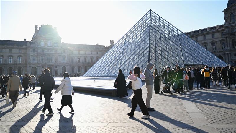 Weitere Verdächtige nach Louvre-Raub festgenommen Einer der Festgenommenen wird verdächtigt, Teil des Einbruchskommandos gewesen zu sein.