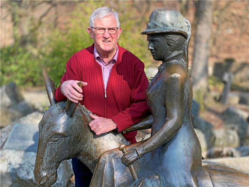 Bad Harzburg, wir müssen reden! Einer von Günter Rauers Lieblingsplätzen in Bad Harzburg sind der Kurpark und der Berliner Platz. Dort steht auch das Denkmal „Kurgastdame auf Esel“, das an die Anfänge des Fremdenverkehrs in Bad Harzburg erinnert. Fotos: Schlegel/Privat