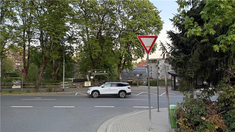 Kein Stoppschild mehr im Ortsgebiet Braunlage: Was bedeutet das? Eines der bislang letzten Stoppschilder in der Ortslage Braunlage stand an der Ecke Bismarckstraße/Harzburger Straße. Es wurde durch das Schild „Vorfahrt gewähren“ ersetzt.