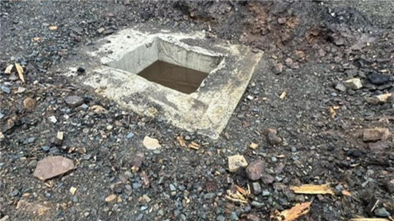 Eines der vier Fundamente, hinter denen die Grünen einen „möglichen Skandal“ wittern: Die Flächen wurden ohne Erlaubnis, aber mit Duldung der Behörden erstellt.