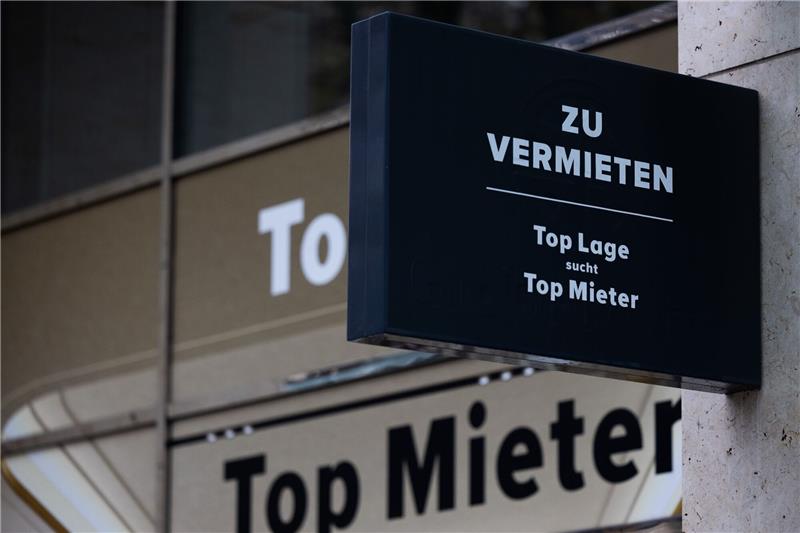 Bundesbank: Finanzsystem verwundbar bei steigenden Risiken Eines von mehreren leer stehenden Ladenlokalen auf der Königsallee (KÖ) in Düsseldorf.