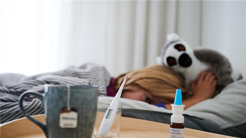 Einfach Ruhe gönnen: Drei-Tage-Fieber und Ringelröteln sind weitgehend harmlose Viruserkrankungen.