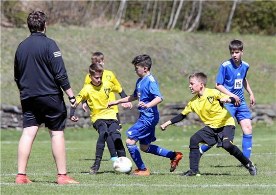 Einfach nur gut: Die D-Junioren der JSG Goslar (in Gelb) bleiben durch ein 7:0 im letzten Vorrundenspiel beim TuS Clausthal-Zellerfeld ohne Gegentor. Foto: Neuendorf
