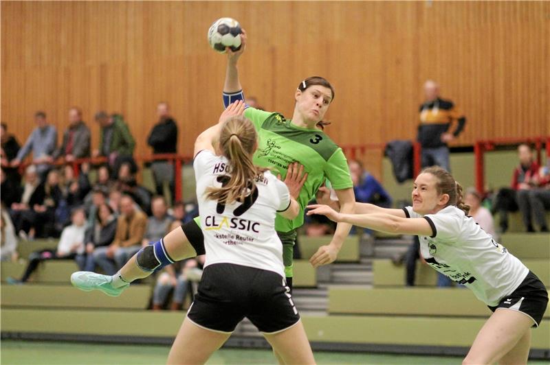 Schilff-Show gegen Göttingen: Torjägerin trifft 21 Mal Einfach überragend: Sarah Schilff von der HSG Langelsheim/Astfeld gelingen beim 34:34 gegen die HSG Göttingen 21 Treffer. Foto: Gietemann