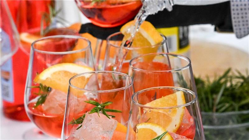 Einige Bars haben sich mittlerweile komplett auf alkoholfreie Cocktails spezialisiert. 