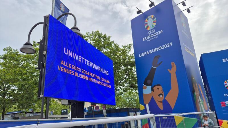 Unwetter in Teilen Deutschlands - Fanzonen betroffen Einige Fanzonen bleiben heute wegen drohender schwerer Unwetter geschlossen. Dazu zählt auch die Fanzone in Köln.