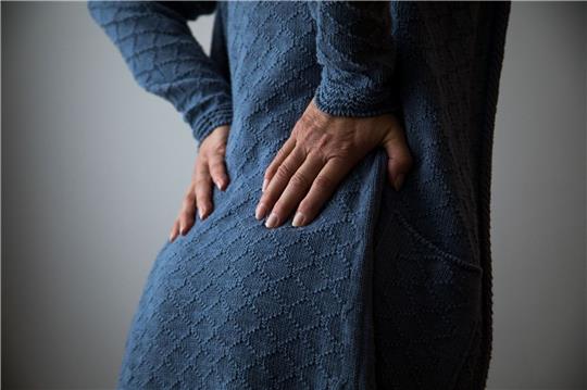 Einige Schmerzmittel wirken bei Frauen anders, was zu Unverträglichkeiten oder Fehldosierungen führen kann.