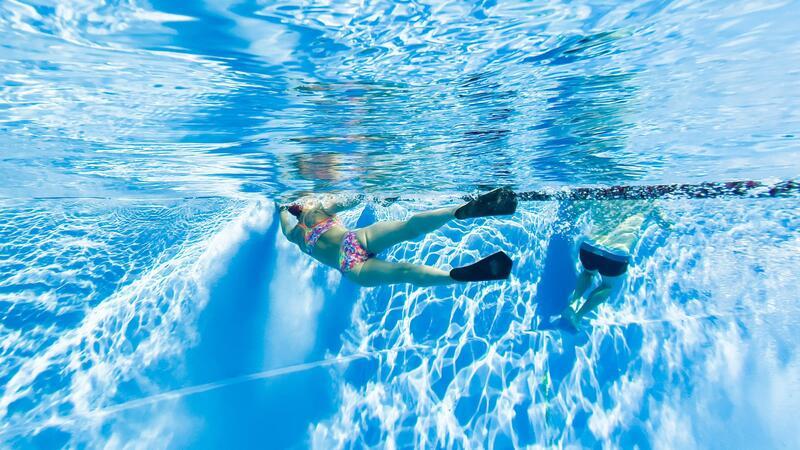 Einige Städte sehen die Freibäder potenziell in Schwierigkeiten wegen des Fachkräftemangels. (Symbolbild)