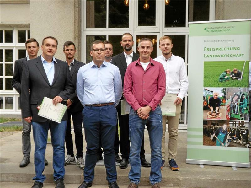 Einige der erfolgreichen Prüflinge.  Foto: Greune