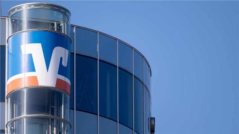 Mehr Geld für Beschäftigte von Volksbanken Einigung auf neuen Tarifvertrag: Gehaltssteigerung in drei Stufen. (Archivbild)