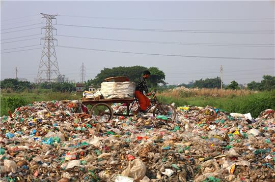 Einmal hergestellt, dauert es Jahrhunderte, bis sich Plastik wieder zersetzt.