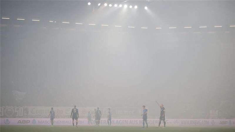 Hertha verdirbt Magdeburg mögliche Tabellenführung Einmal mehr sorgten die Hertha-Fans für eine Spielunterbrechung.