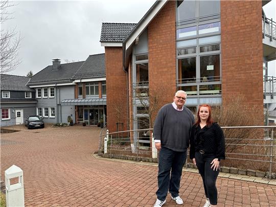 Einrichtungsleiterin Samantha Kalweit und Immobilien-Eigentümer Michael Frerks wollen einen eigenen Weg gehen und selbst einen neuen Betreiber für die Seniorenresidenz „Unter den Buchen“ in Braunlage suchen.  Foto: Eggers