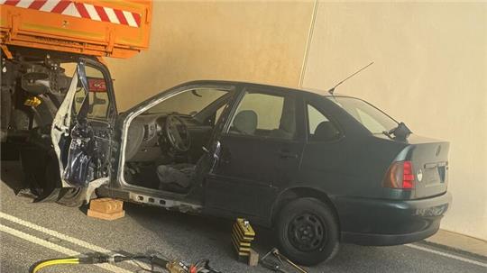 Eins der angenommen Szenarien: Ein Pkw ist auf einen Lkw aufgefahren.