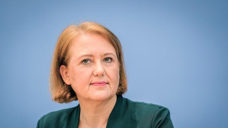 Paus: „Einsamkeit ist ein unterschätztes Phänomen“ „Einsamkeit ist längst nicht mehr ein Phänomen, das ausschließlich ältere Menschen betrifft“, sagt Lisa Paus (Bündnis 90/Die Grünen).